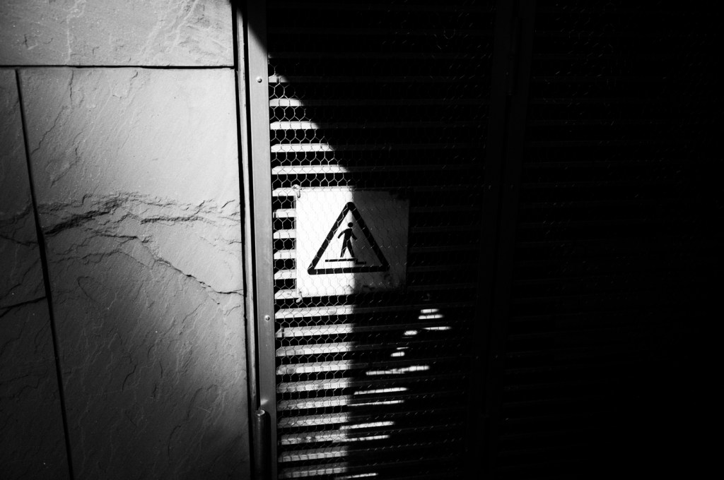 Leica Photo Essay. 우리는 경계에 있다.